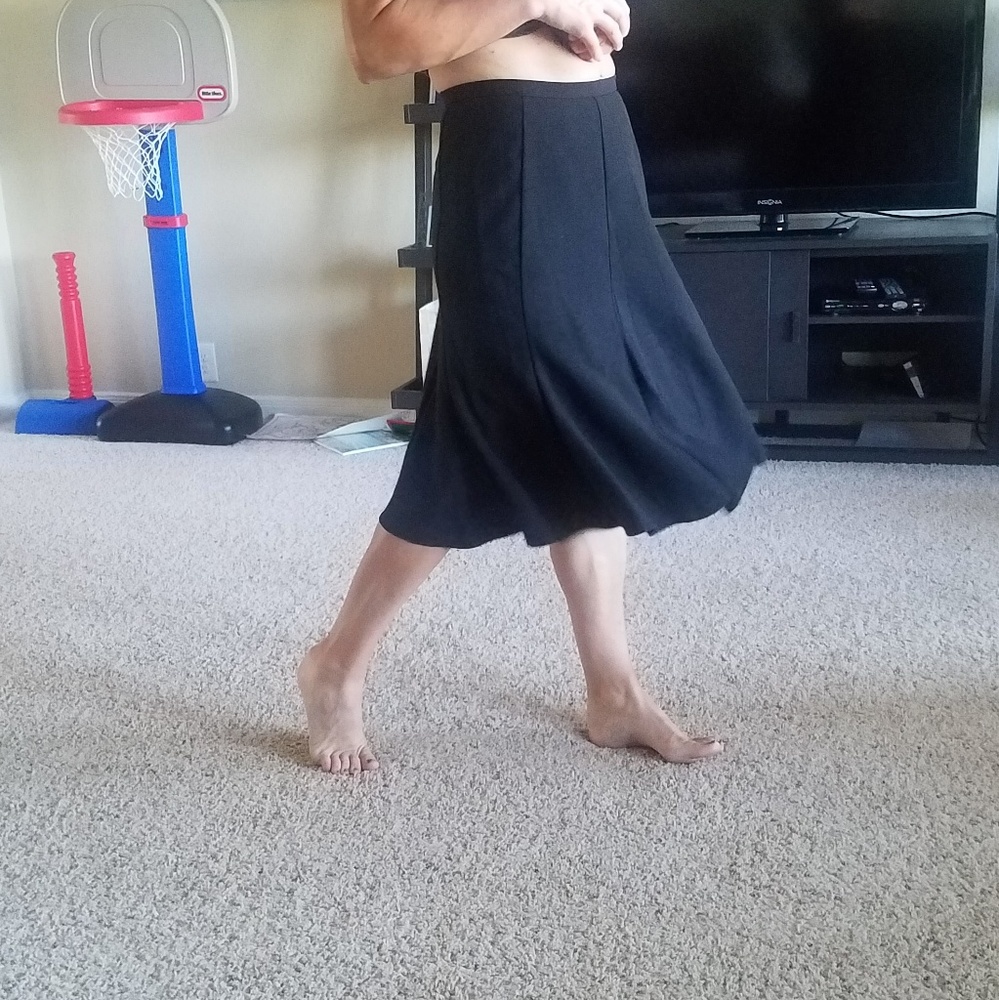 LIKE NEW black skirt Size 6